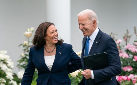 Kamala Harris Tampil di Publik Usai Biden Mundur dari Pilpres AS, Puji Kinerjanya untuk Amerika