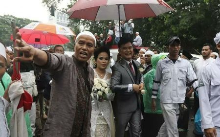 Wujud Toleransi Aksi 112: Peserta Aksi di Masjid Istiqlal Kawal Calon Pengantin Nonmuslim ke Gereja Katedral