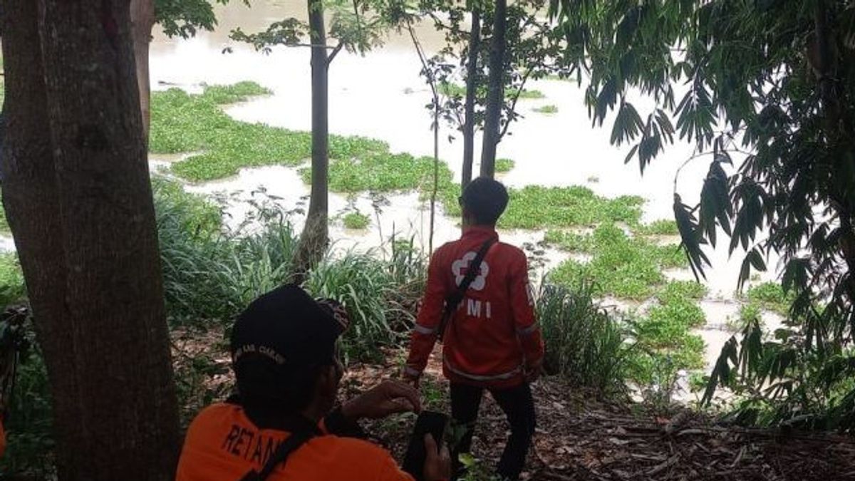 Nenek Epon Berusia 83 Tahun Hilang Terseret Arus Deras Sungai Cisokan, Tergelincir Saat Cuci Kaki