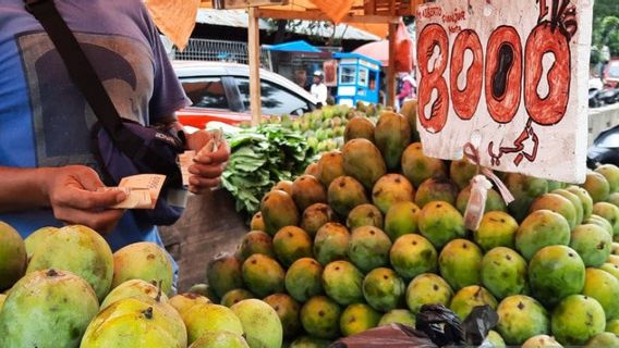 Musim Mangga Bakal Berakhir, Pedagang Jual Mangga Rp8 Ribu per Kilogram di Jaksel