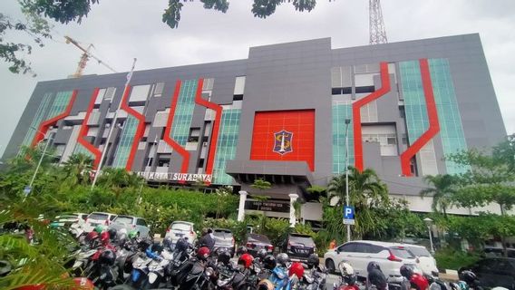 Wali Kota Eri Cahyadi Minta Warga Surabaya Tak Bayar Parkir Tanpa Karcis