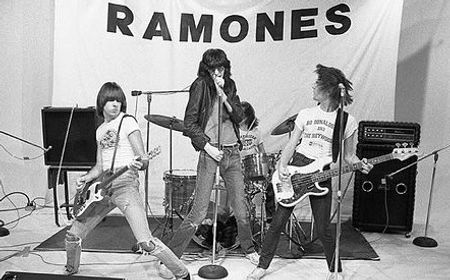 Pemegang Aset Johnny Ramone Gugat Film Biopik Joey Ramone Garapan Netflix