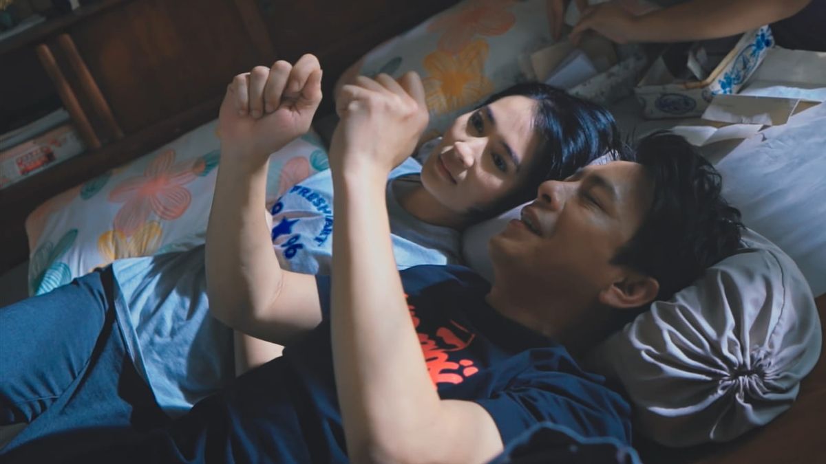 L'autre côté de la chimie de Ariel NOAH et Niken Anjani est révélé dans le documentaire « Behind the Screen Dilan ITB 1997 »