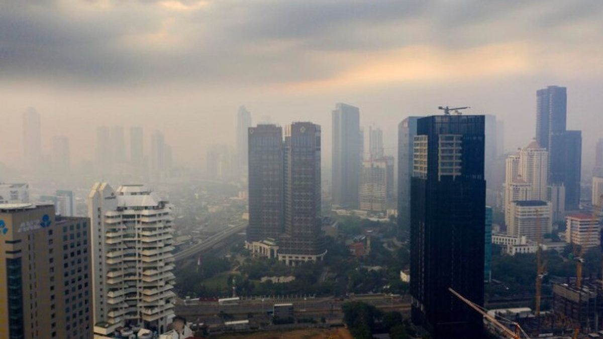 Di Balik Kabut Asap yang Menjilat Jakarta
