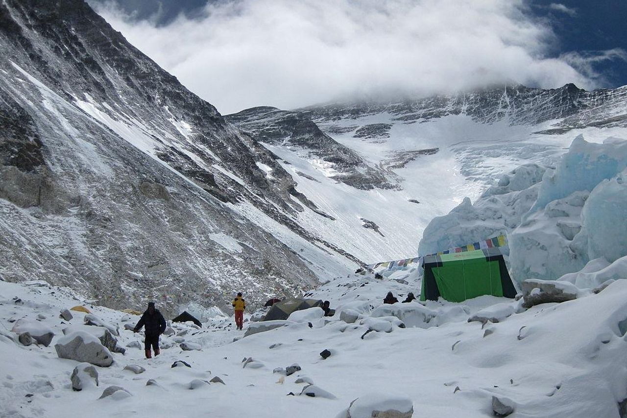 中国 エベレストサミットでネパールから領土を分離