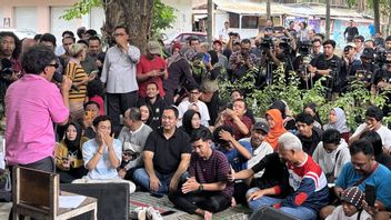 Habiskan Waktu di Masa Tenang, Ganjar Nonton dan Duet Bareng Slank di Semarang
