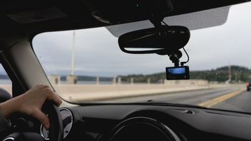 Rekomendasi Merk Dashcam Terbaik yang Mudah Dipasang di Mobil