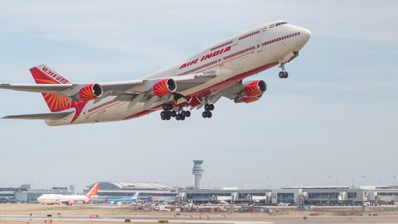 Pesawat Air India yang Angkut 242 Orang Jatuh di Ahmedabad India