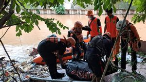 Mayat Remaja Ditemukan Mengambang di Kali Angke Kembangan, Tim SAR Sebut Korban Tenggelam