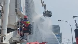 200 Karyawan Gedung Agres Mangga Dua Dievakuasi Dampak Kebakaran