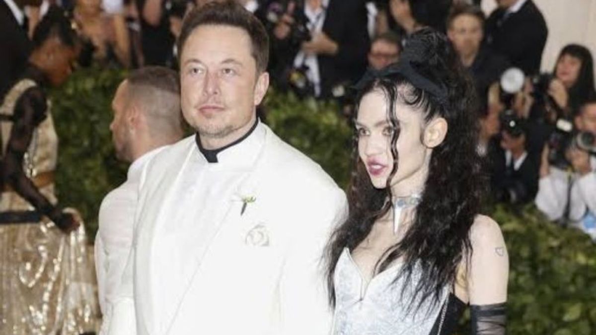 Tesla CEO Elon Musk And Grimes Turns Out To Have Baby Girl "Y" Through A Surrogate