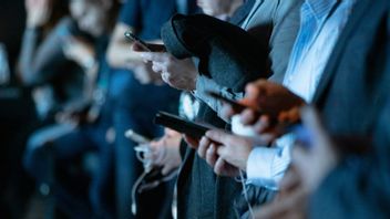 公共の場でプライバシーを守る:ソーシャルメディアで共感と自己制御の重要性