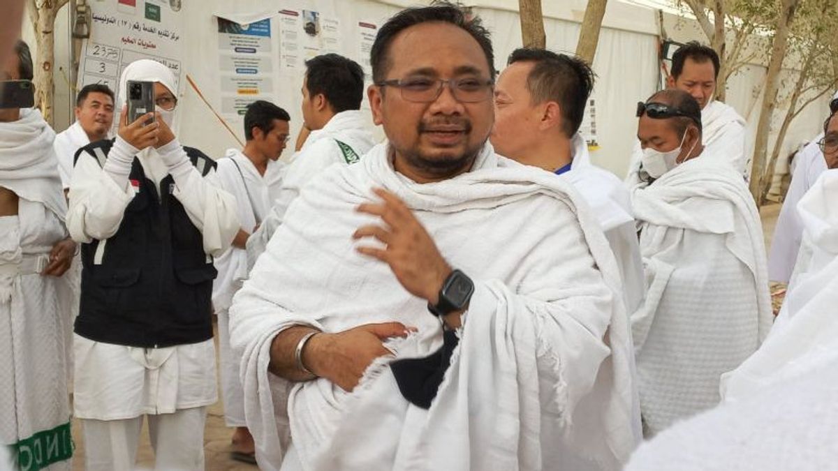 During Minister Of Religion's Greeting And Attention, Yaqut 'Eat It How' So Happy Are Hajj Pilgrims In Arafah