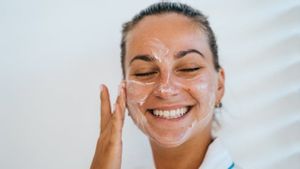 Kulit sensitif? Berikut Hal yang Perlu Diperhatikan dalam Memilih Tabir Surya, Menurut Dokter Kulit