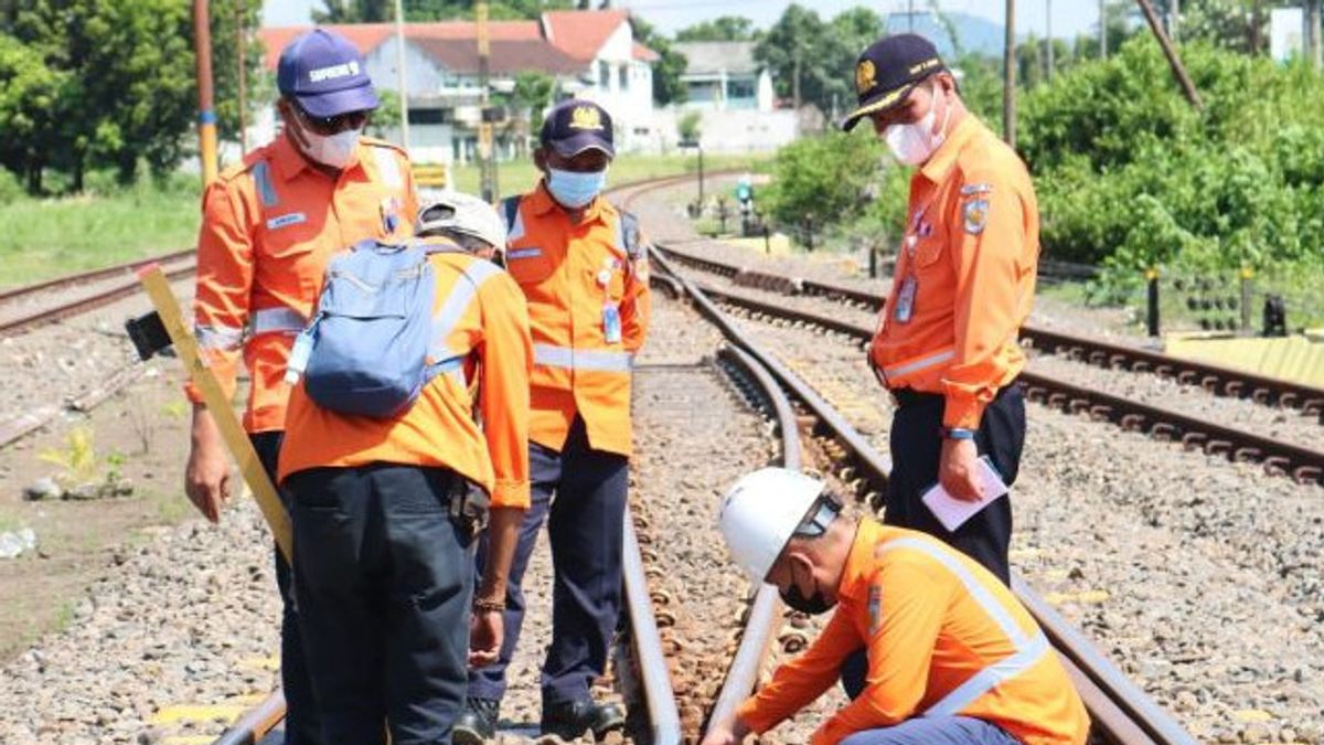 Daop 9 铁路安全检查，为旅客提供安全服务
