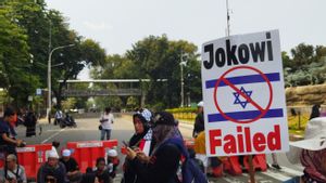 Ada Poster Tulisan 'Jokowi Failed' di Kawasan Patung Kuda Saat Demo Tolak Timnas Israel