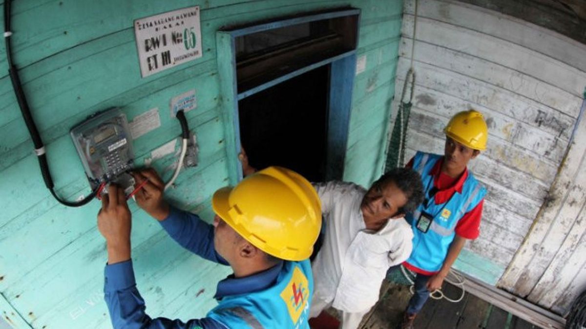 9,695 Underprivileged Households In Central Java Receive Free Electricity Installation Assistance