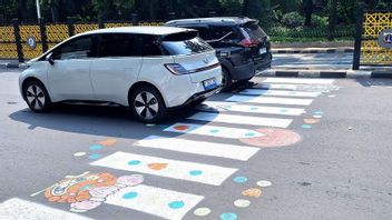 JAKI应用程序未响应，Tebet居民与斑马线Pac-Man艺术家合作