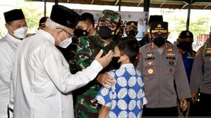 Panglima TNI Tinjau Vaksinasi COVID-19 di Kampus dan Pesantren Jakarta