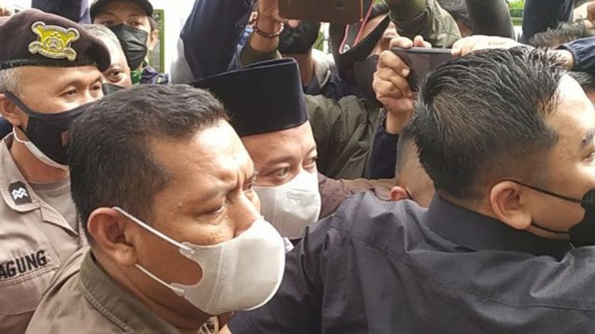 Considerations Of Judges Who Didn't Give Castration Sentence To Herry Wirawan