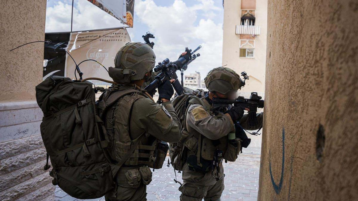 مقتل فلسطيني بعد مداهمة عسكرية إسرائيلية في مخيم قلنديا للاجئين