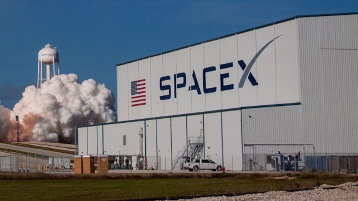 SpaceX Akan Berinvestasi Sebesar Rp32,5 Triliun ke Pembuat Grok