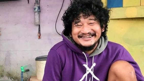 Pelaku Eksibisionis Istri Isa Bajaj Berumur 50 Tahun, Ditangkap di Rumah