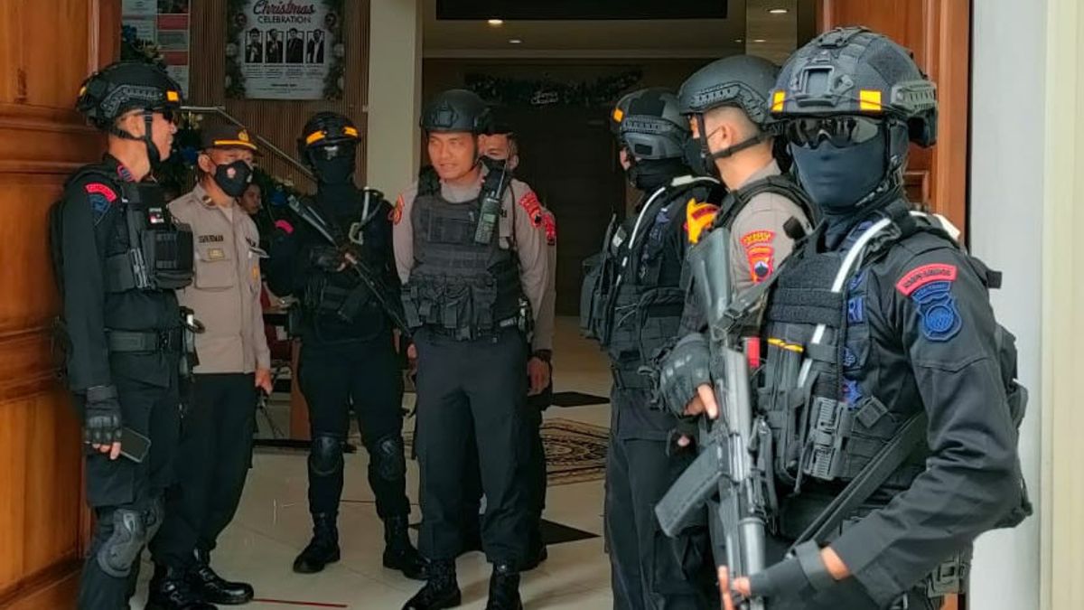 Cilacap Police And Brimob Check The Preparedness Of Church Security