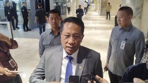 Sudah Terlanjur jadi Pejabat Sipil, Menkum Sebut Polisi Tak Perlu Mundur