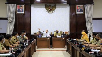 Surabaya Mayor Eri Cahyadi Reminds Humanist Sub-District Heads To Traders: Don't Break Down If They Violate Health Protocol