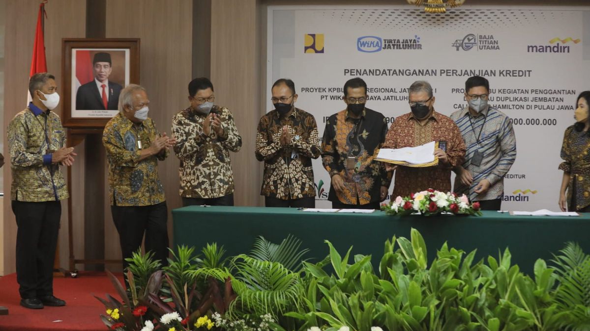 بنك مانديري يقرض 2.3 تريليون روبية إندونيسية لمشروعين وطنيين للبنية التحتية