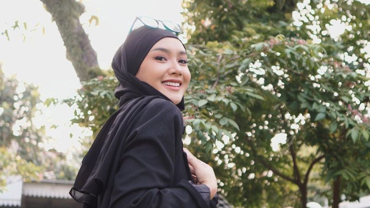 Appearing Hijab After The Mental Ceremony, Cita Citata: This Is Not A Hijrah