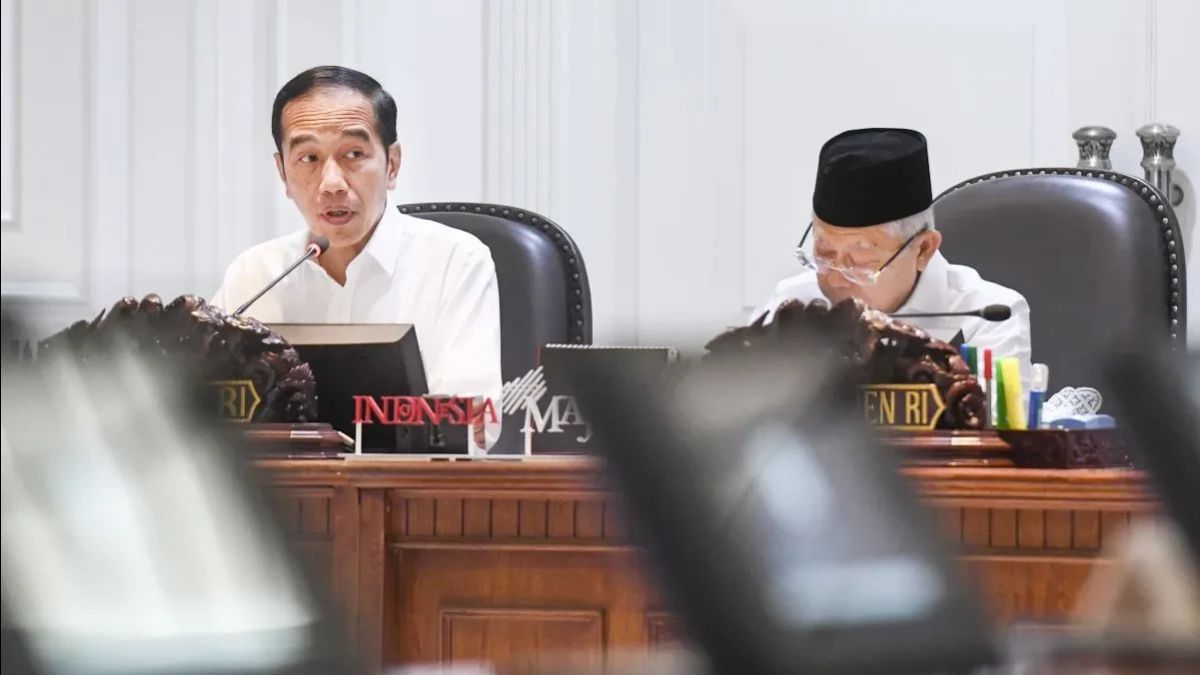 Jokowi Holds A Meeting To Discuss The Acceleration Of The 2024 Simultaneous Regional Head Election Schedule