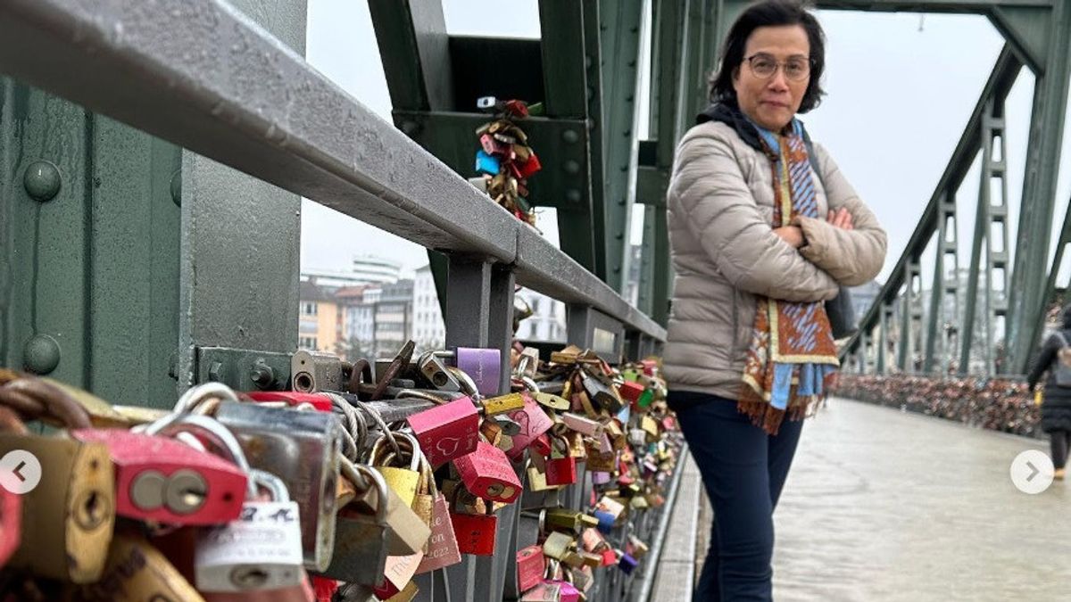 سري مولياني بيليسير إلى جسر الحب فرانكفورت: قلبي وقلبك مغلقان إلى الأبد