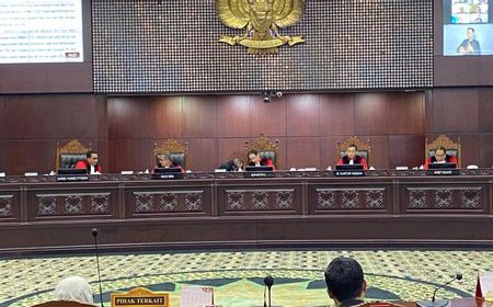 MK Tolak Uji Formil Syarat Usia Capres-Cawapres Gugatan Denny Indrayana