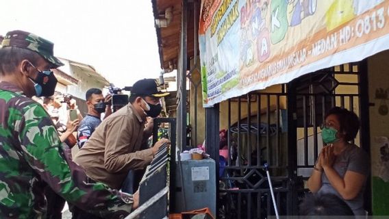 Bobby Nasution Distribue Immédiatement 51 Mille Paquets De Nourriture Pour Les Résidents De Medan Touchés Par Le PPKM D’urgence