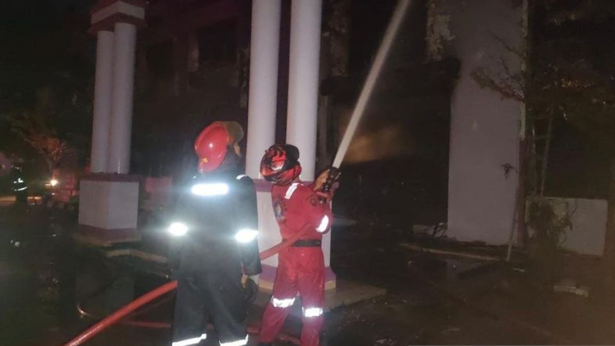FKM Unand Incendie, Damkar Kerah 7 voitures de pompiers