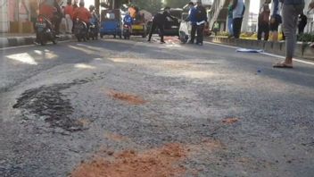 East Jakarta City Government Repairs Corrugated Road In Jatinegara After Motorcycle Driver Falls