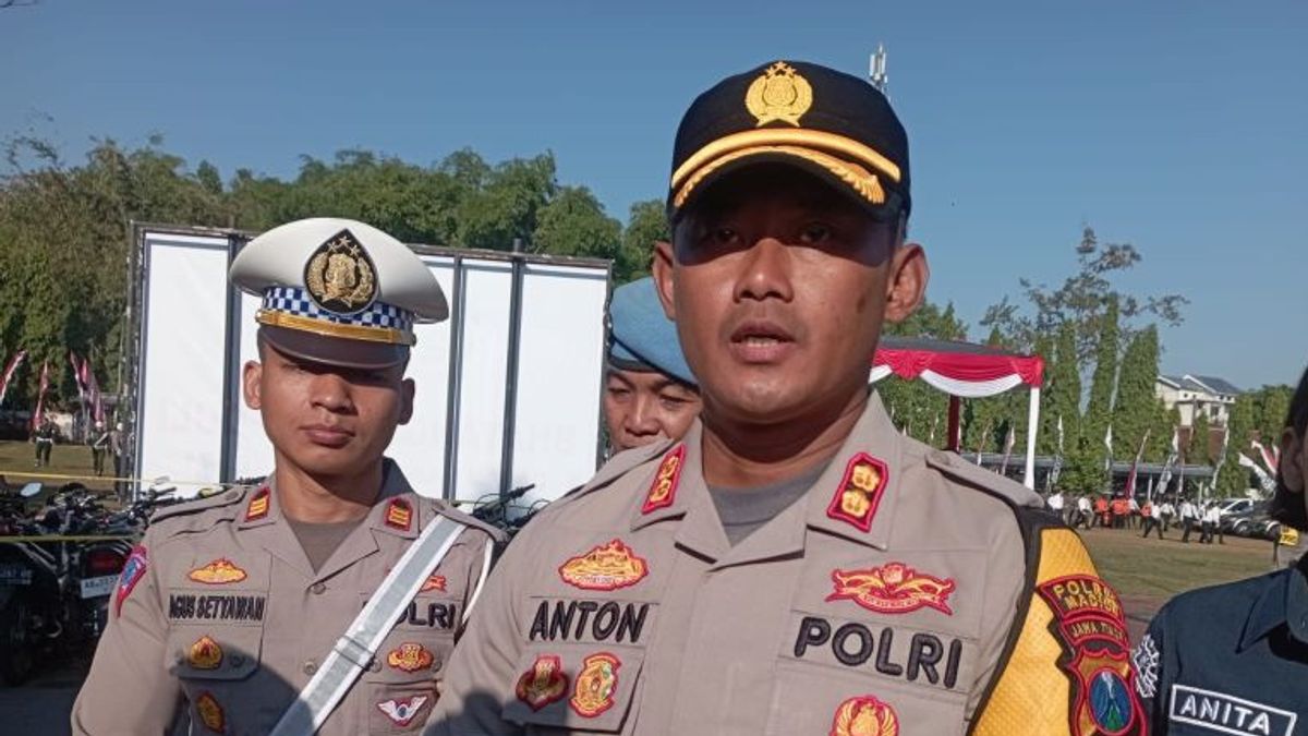 Madiun Police Supervise Demolition Of Hundreds Of Pencak Silat Monuments On Government Assets