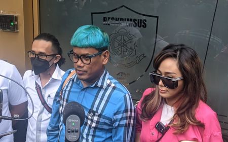 Diperiksa Polda Metro, Uya Kuya Ditemani Denise Chariesta Ungkap Alasan Laporkan Medina Zein