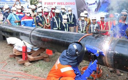 Proyek Cisem Masuk Tahap Pengelasan Pipa Ruas Semarang-Batang