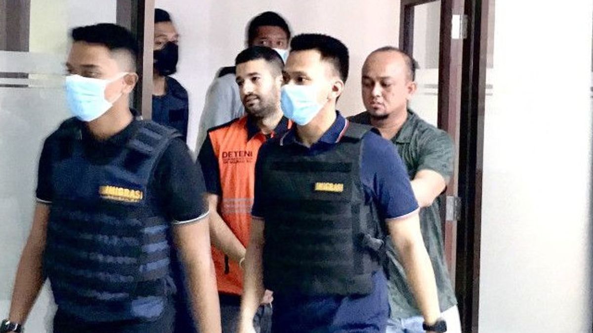 Ditangkap di Bali, Buronan Interpol Kepemilikan 160 Kg Ganja Dipulangkan ke Roma