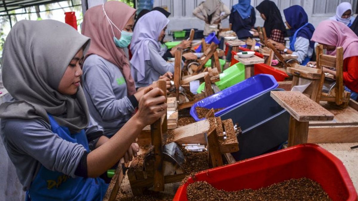 Perusahaan Rokok di Pamekasan Jawa Timur Semakin Banyak, yang Ilegal Terus Berkurang