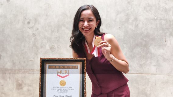 面对海浪，Kirana Larasati承认她曾经害怕死亡并想起她的孩子