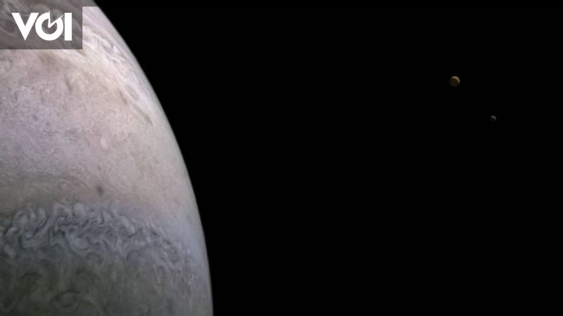 Juno Captures the View of Two Beautiful Moons Have Jupiter