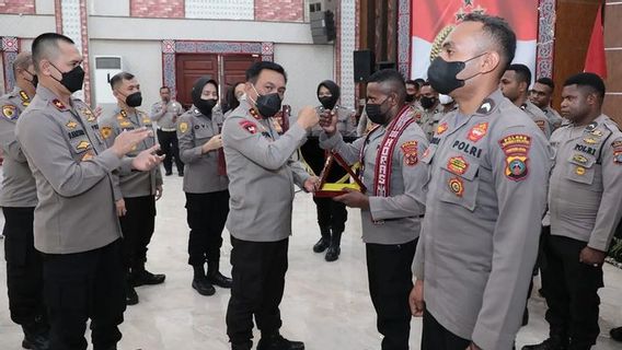 North Sumatra Police Chief Releases 30 Noken NCOs Back To Papua