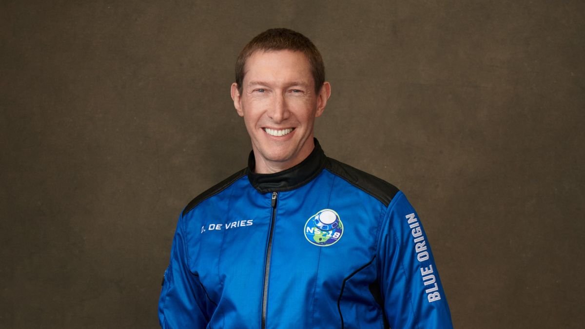 グレン・デ・フリース、青い起源を飛ぶ民間宇宙飛行士が飛行機事故で死亡