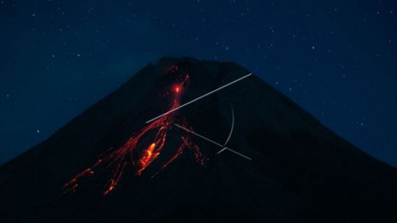 Gunung Merapi Luncurkan 18 Kali Guguran Lava Pijar ke Barat Daya