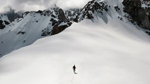 Balok Es Runtuh di Pegunungan Alpen Prancis, Satu Orang Tewas