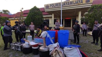 La police de Jayapura Ciduk 2 fabricant de boissons de casques de souris, le cas a été traité par un groupe de resnarkoba